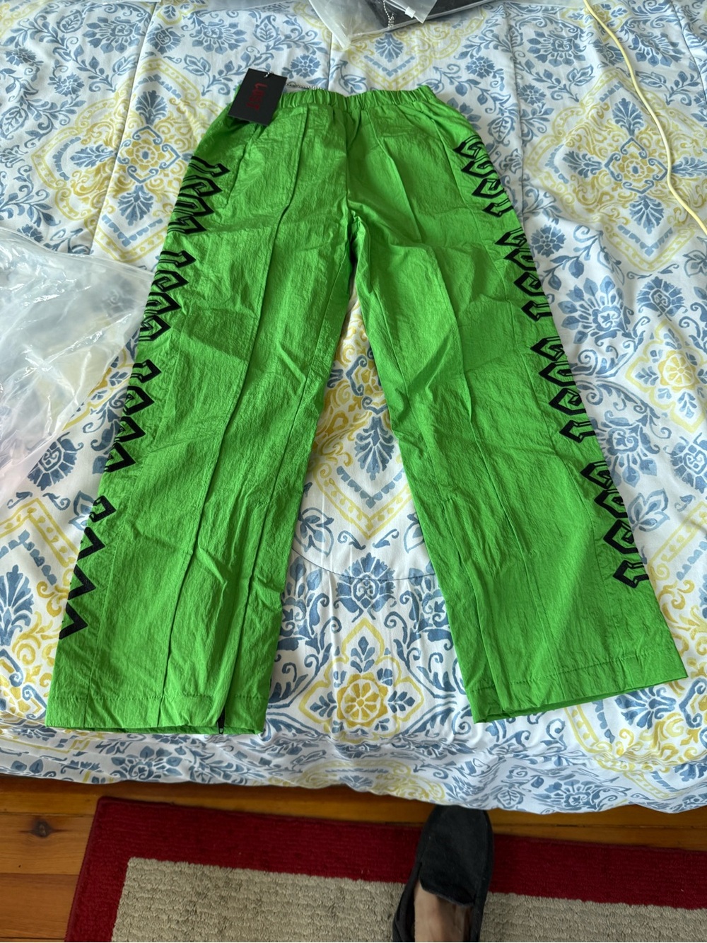 Lost Intricacy Kids Size 6 Bright Green Graphic Side-Stripe Pants